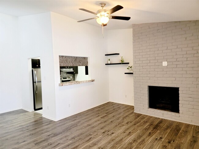 Foto del edificio - 2001 Bering Dr