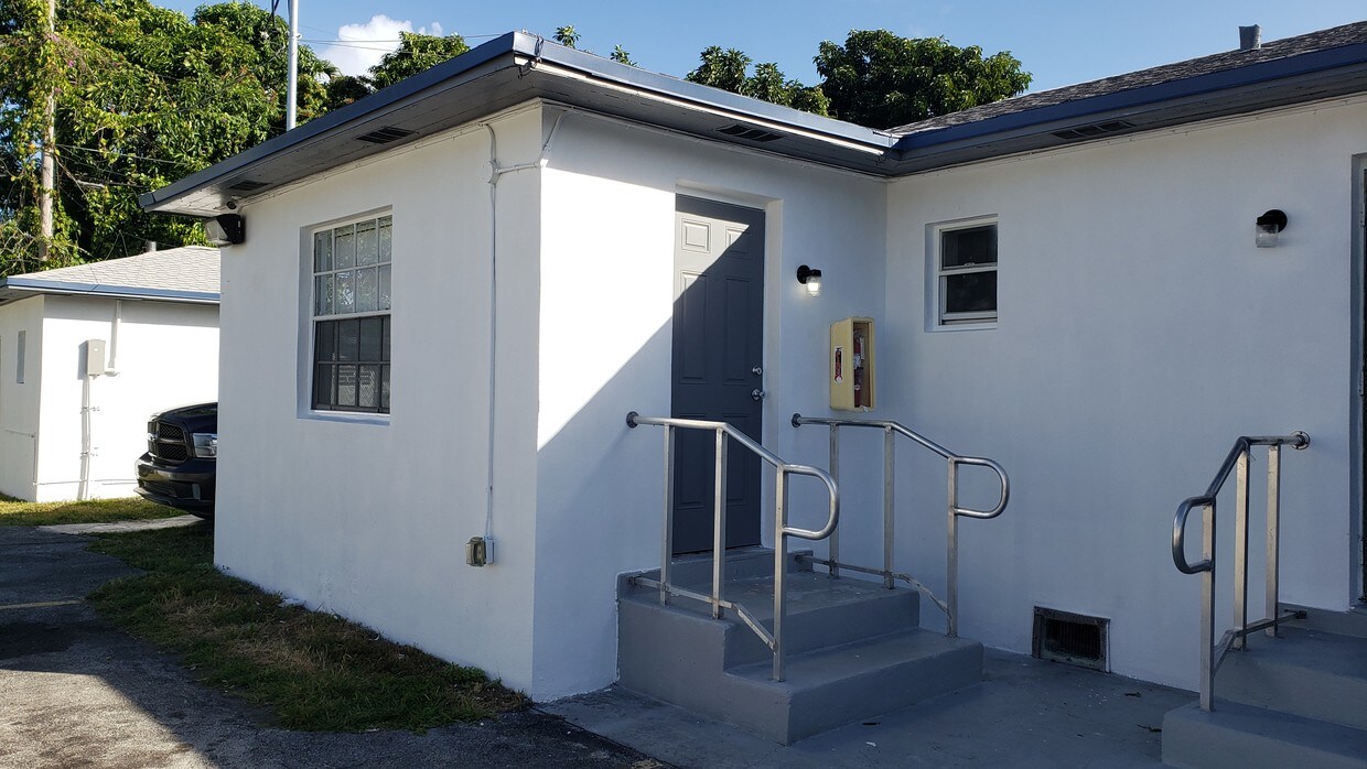 Primary Photo - 1239 NE 110th St