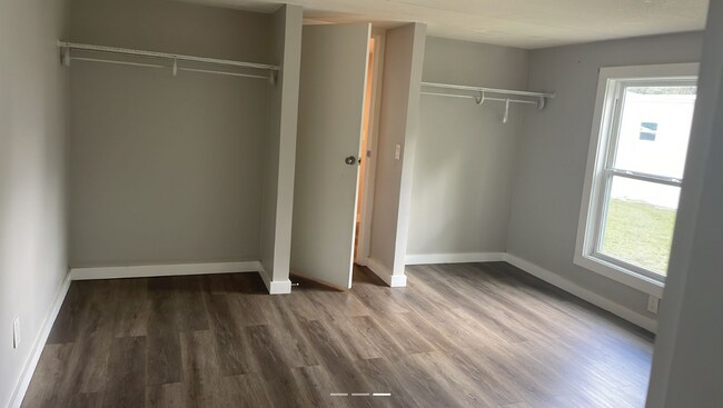 Foto del edificio - 7017 Silver Lake Dr