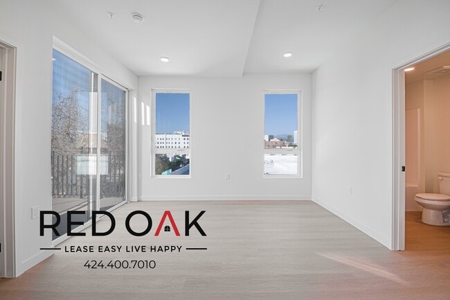 Building Photo - 856 S Gramercy Dr