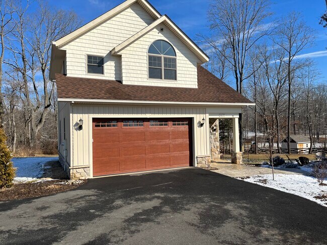 Building Photo - 5631 Creekside Xing