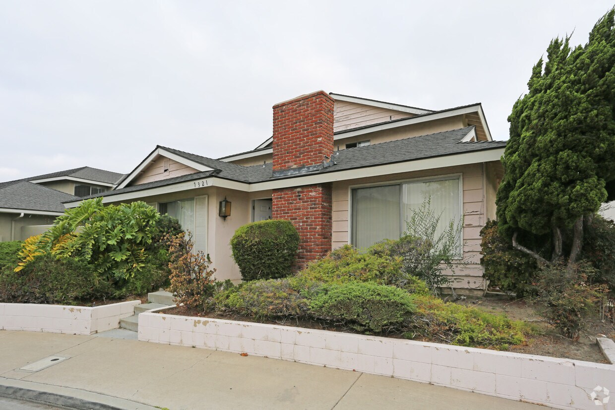 Primary Photo - 7321 La Mancha Cir