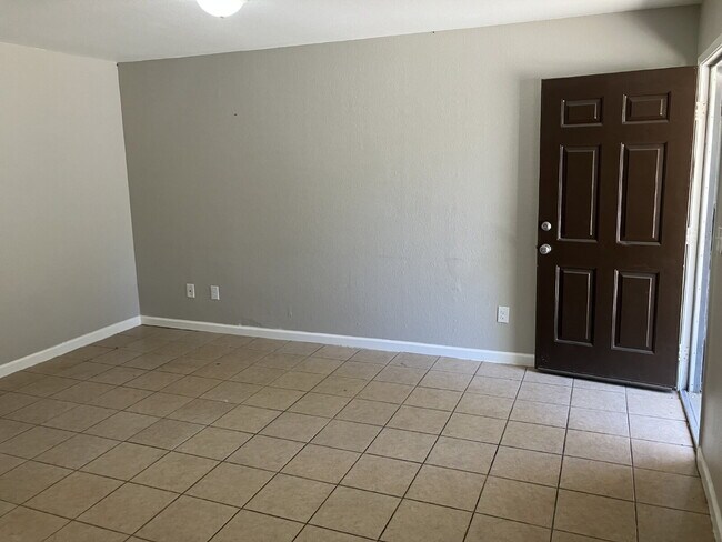 Foto del edificio - "Charming 2-Bedroom Retreat in Merced with...