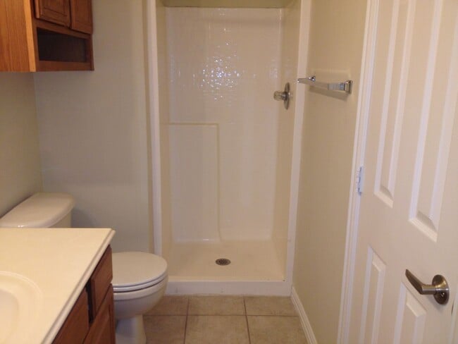 Building Photo - Beautiful Townhome Available for Pre-lease!