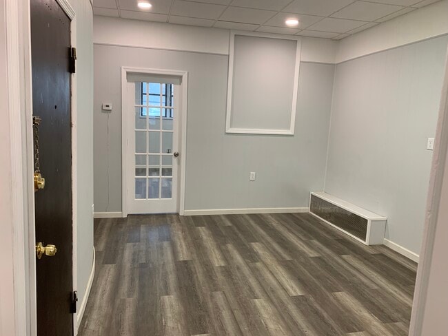 Building Photo - 475 Monmouth St