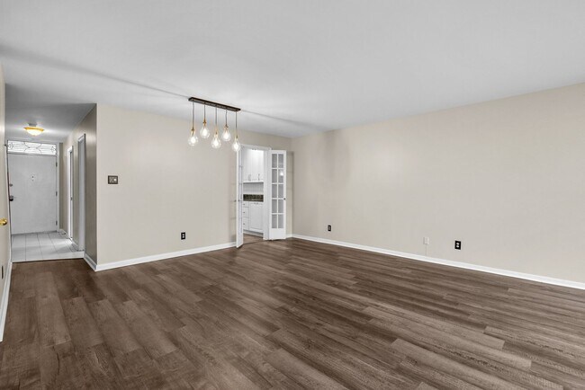 Foto del edificio - UPDATED 3BR, 2.5BA town-house in Arlington...