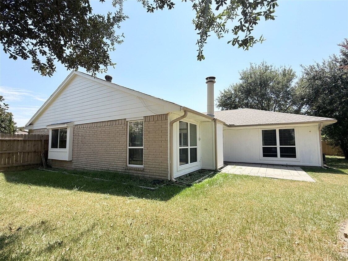 Building Photo - 2411 Gunston Ct