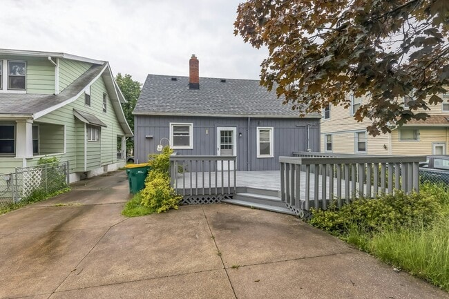 Building Photo - 5185 Clement Ave