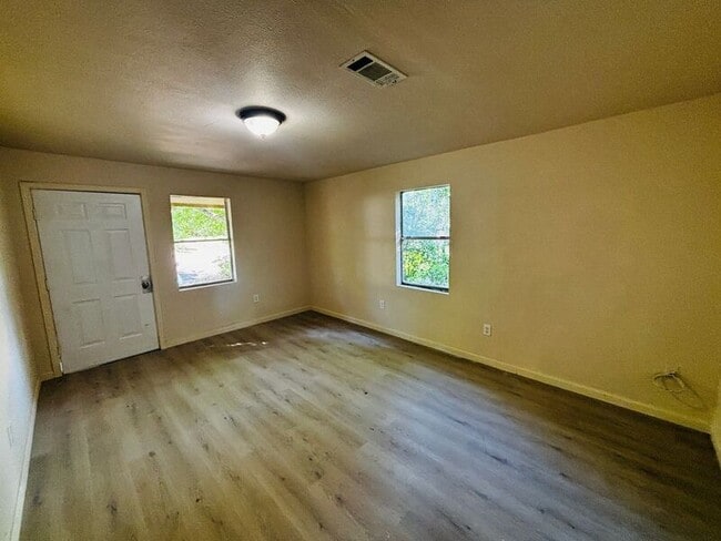 Building Photo - 2716 Rutledge Ave