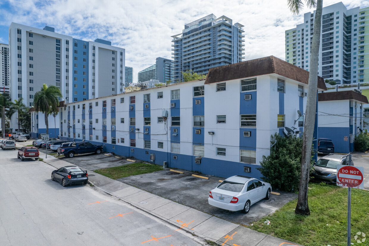 Foto principal - Brickell West Apartments