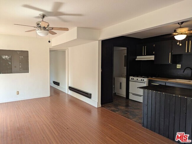 Foto del edificio - 1323 N Olive Dr