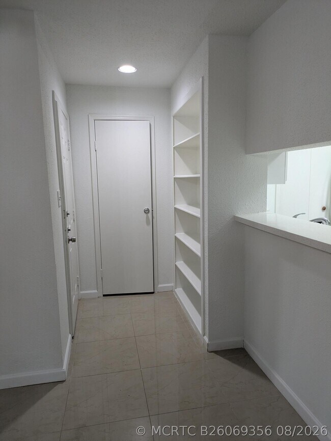Foto del edificio - 733 Riverside Dr