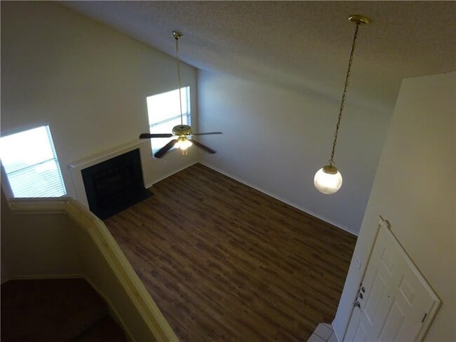 Building Photo - 1908 Lantana Dr