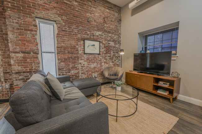 Building Photo - 6 Hamilton Pl
