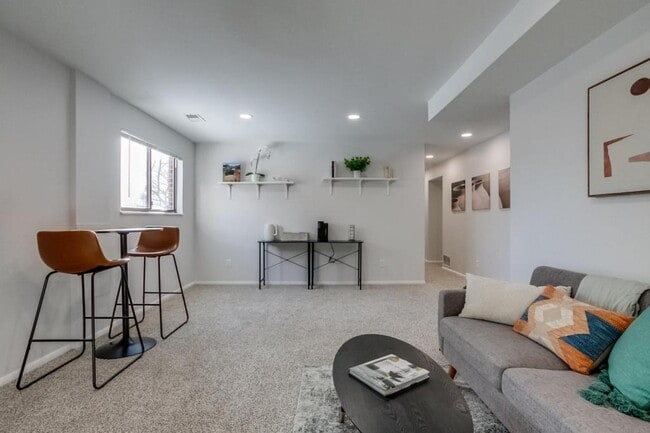 Foto del edificio - 13489 W Auburn Ave