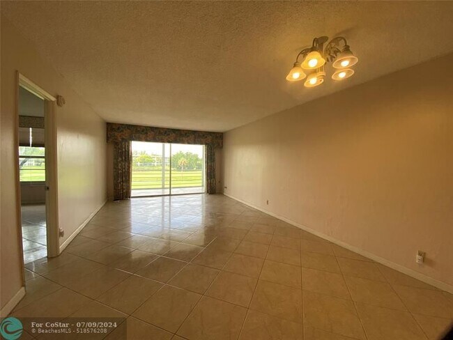 Building Photo - 3001 S Course Dr