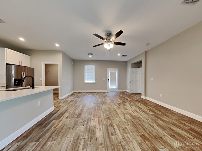 Building Photo - 3321 Buttonwood Ave