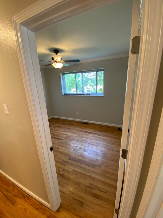 Building Photo - 6120-24 Vermont Ave