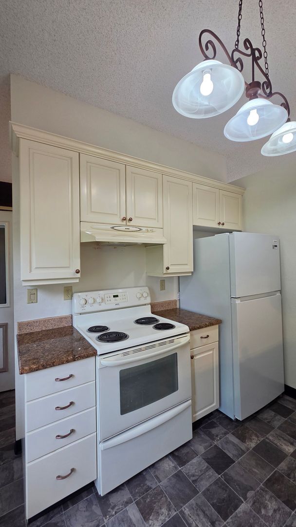 Building Photo - 411 Westview Dr