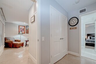 Building Photo - 1860 White Oak Dr