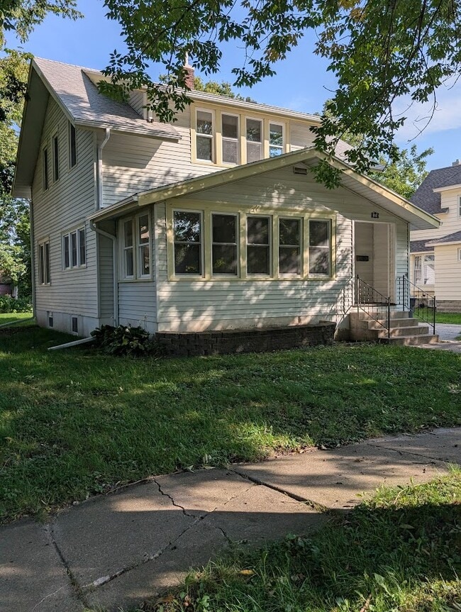 Building Photo - 814 Becker Ave SW