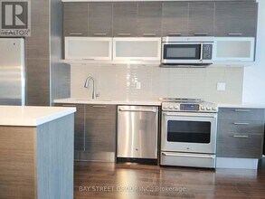 Building Photo - 388 Yonge St