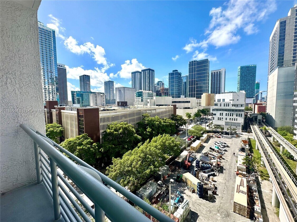 Foto principal - 133 NE 2nd Ave