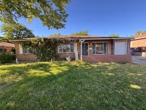 Building Photo - 9019 Los Arboles Ave NE
