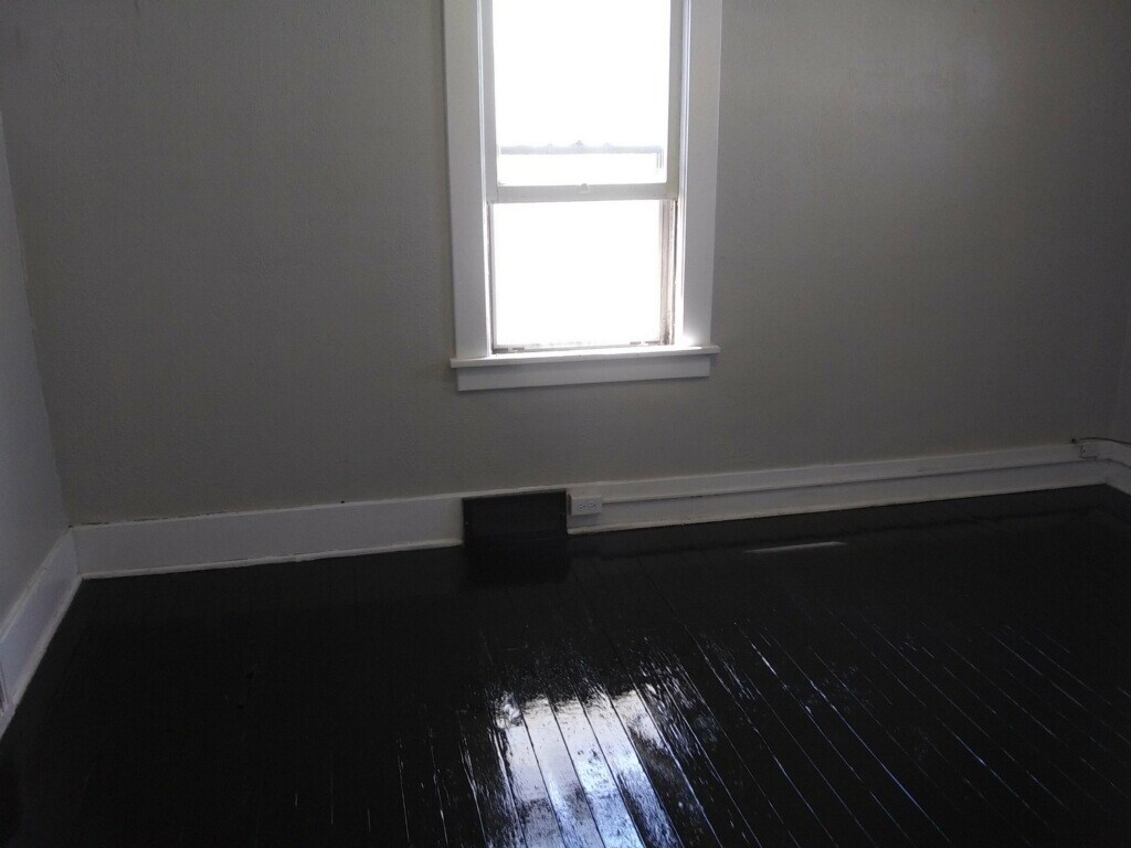 Bedroom - 816 Rosswell Ave