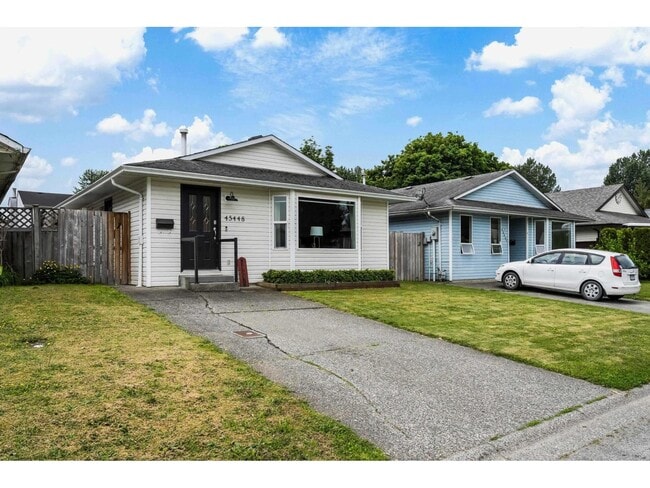 Building Photo - 45448 MEADOWBROOK Dr