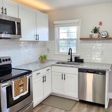 Building Photo - Room in House on Bilmark Ave