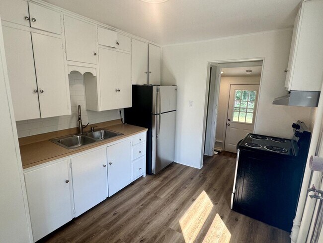Foto del edificio - 205 W Conron Ave