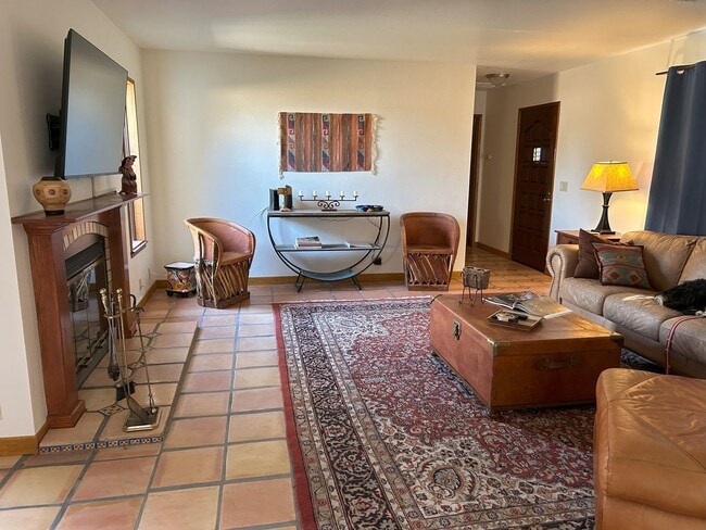 Building Photo - Short-Term Fully Furnished Rental – Available Now!