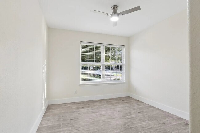 Foto del edificio - 17910 Royal Gate Ln