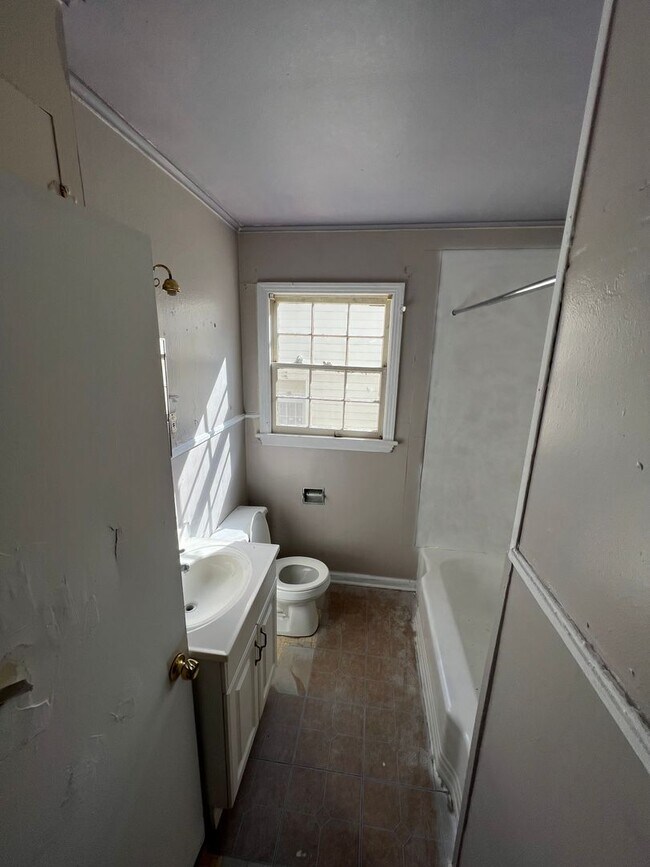 Building Photo - 912 Drexel St