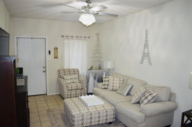 Foto del edificio - 4308 Revolution Rd