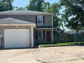 Building Photo - 102-104 Albany Dr