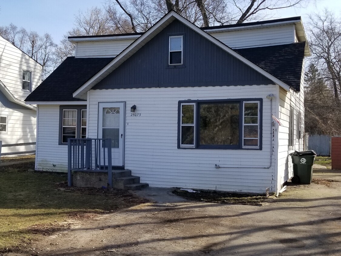 Primary Photo - 25073 W Petite Ave