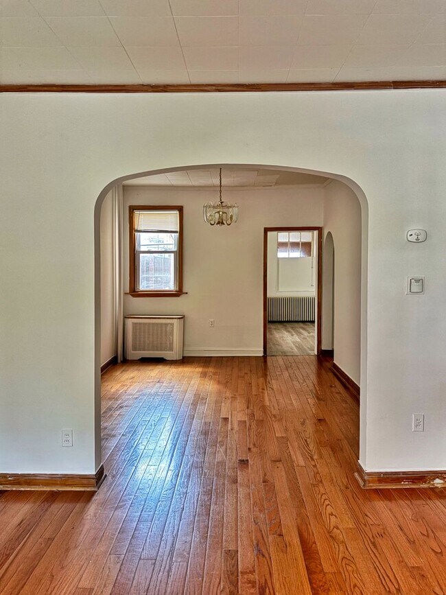 Building Photo - For Rent: 2 Bedroom, 1 Bath House – Availa...