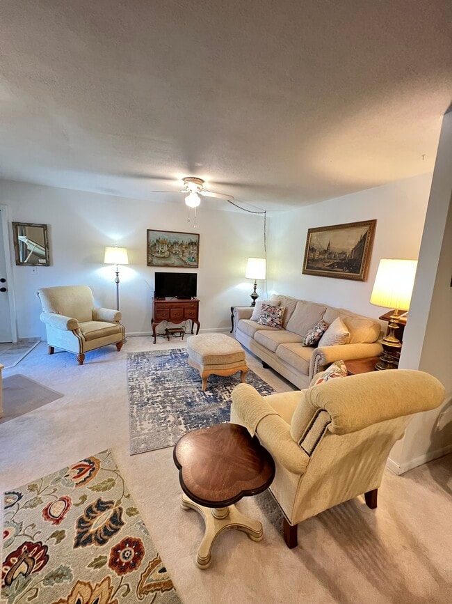 Building Photo - 333 SE Martin Ave