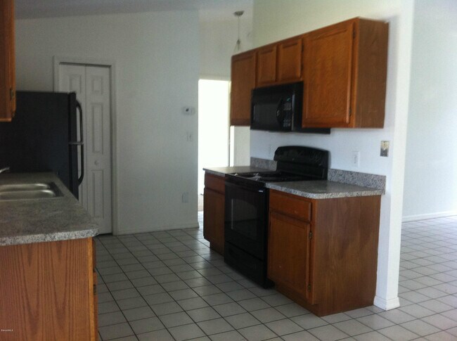 Building Photo - 111 Lura Ln