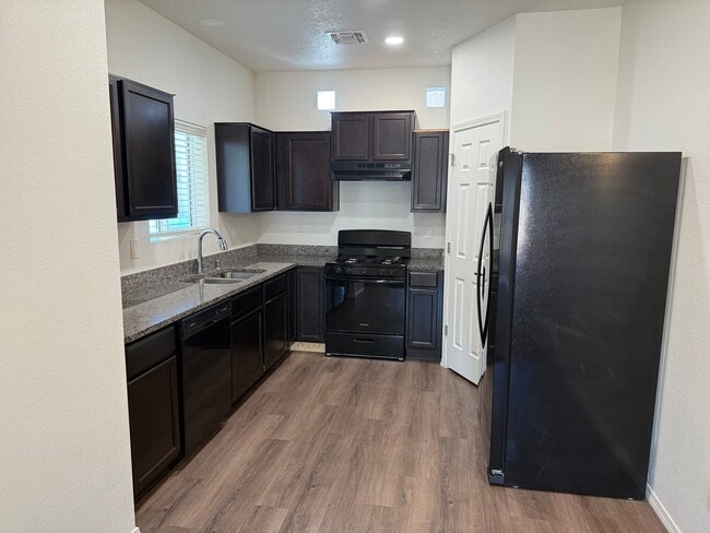 Building Photo - North Valley Townhouse