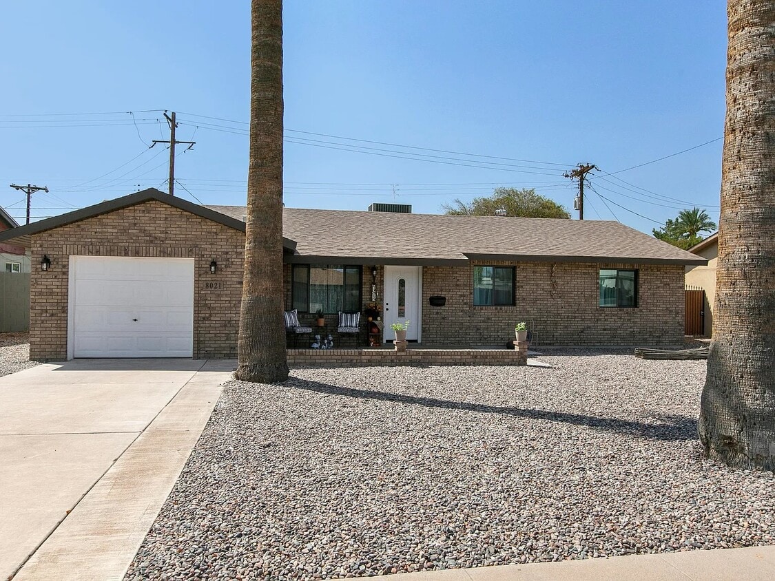 Foto principal - 8021 E Oak St