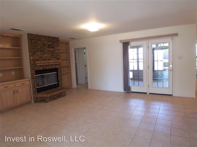 Foto del edificio - 715 E Linda Vista Blvd