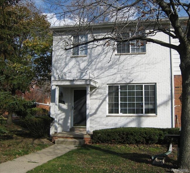 415 N Fox Hills Dr, Bloomfield Hills, MI 48304 Condo for Rent in