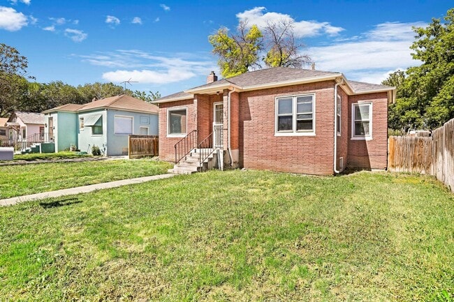 Building Photo - 187 Monroe St