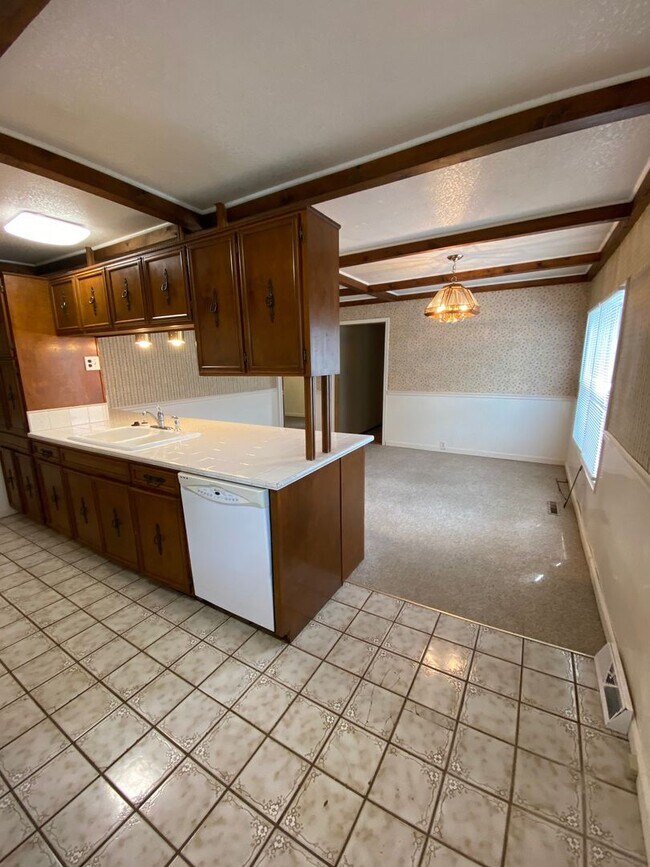 Building Photo - 601 w court