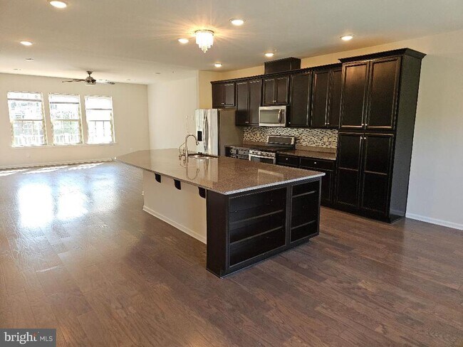 Foto del edificio - 37 Addison Ln