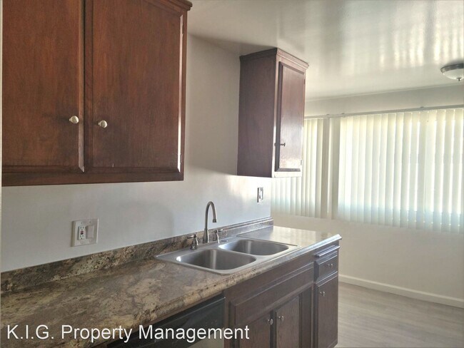 Building Photo - 2 br, 1.5 bath Apartment - 623 S. Greville...