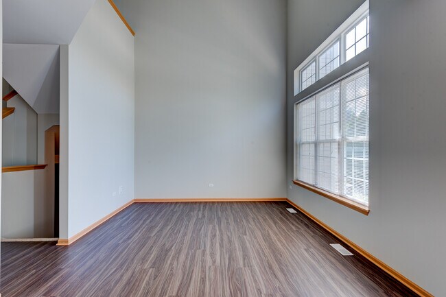 Foto del edificio - 490 Vaughn Cir
